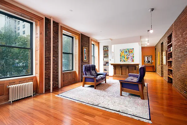 Sold by Vertex Realty Group LLC | media 1