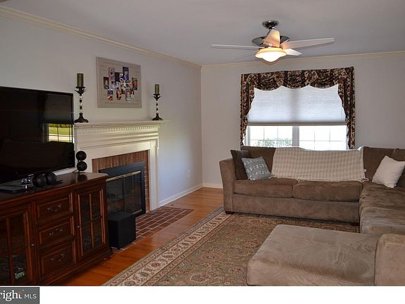 5th image of 102 Matthew Dr