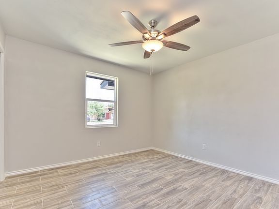 5th image of 701 W Chavez St