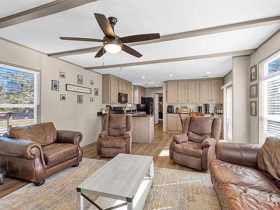 5th image of 622 Lakeshore Dr