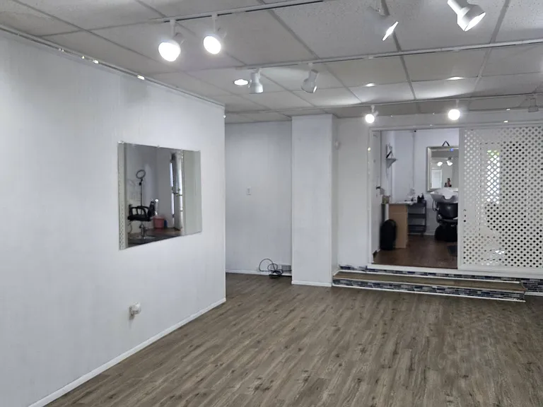 1112 Main St #1 — Photo 8