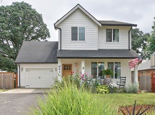 941 SE Maple St, Dundee, OR 97115