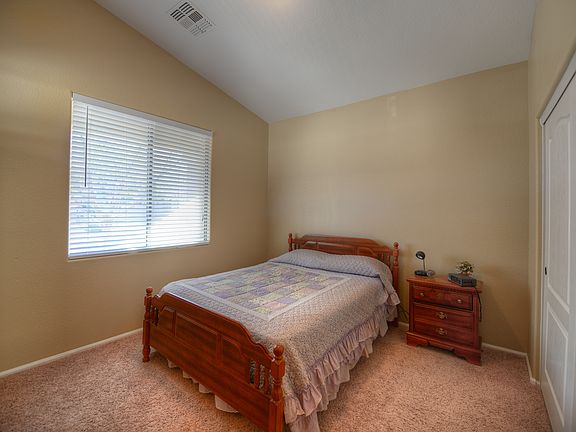 Guest room (down)