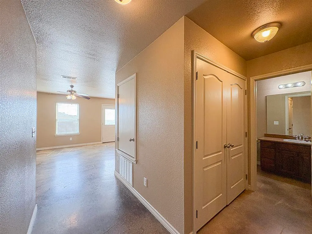 772 East Ridge Blvd — Photo 3