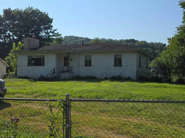 77 1st Ave, Elkview, WV 25071