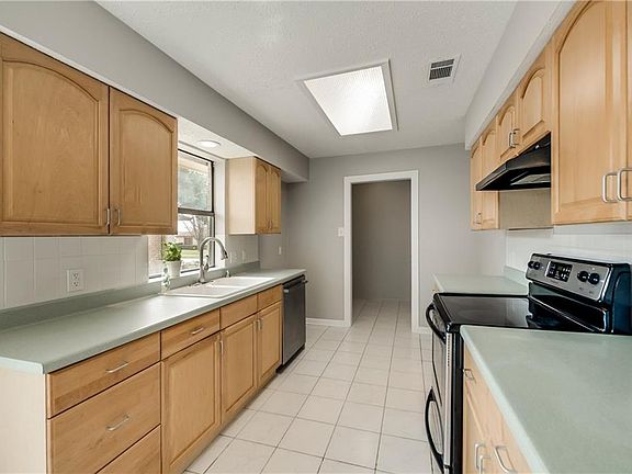 5th image of 1610 Heather Glen Ct