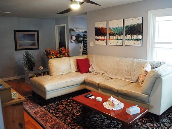 2nd image of 3371 Lakeview Blvd