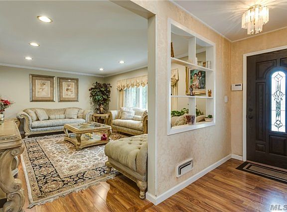 2nd image of 2079 Stratford Dr