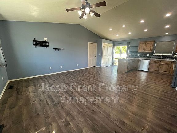 4th image of 3289 E Larson Dr