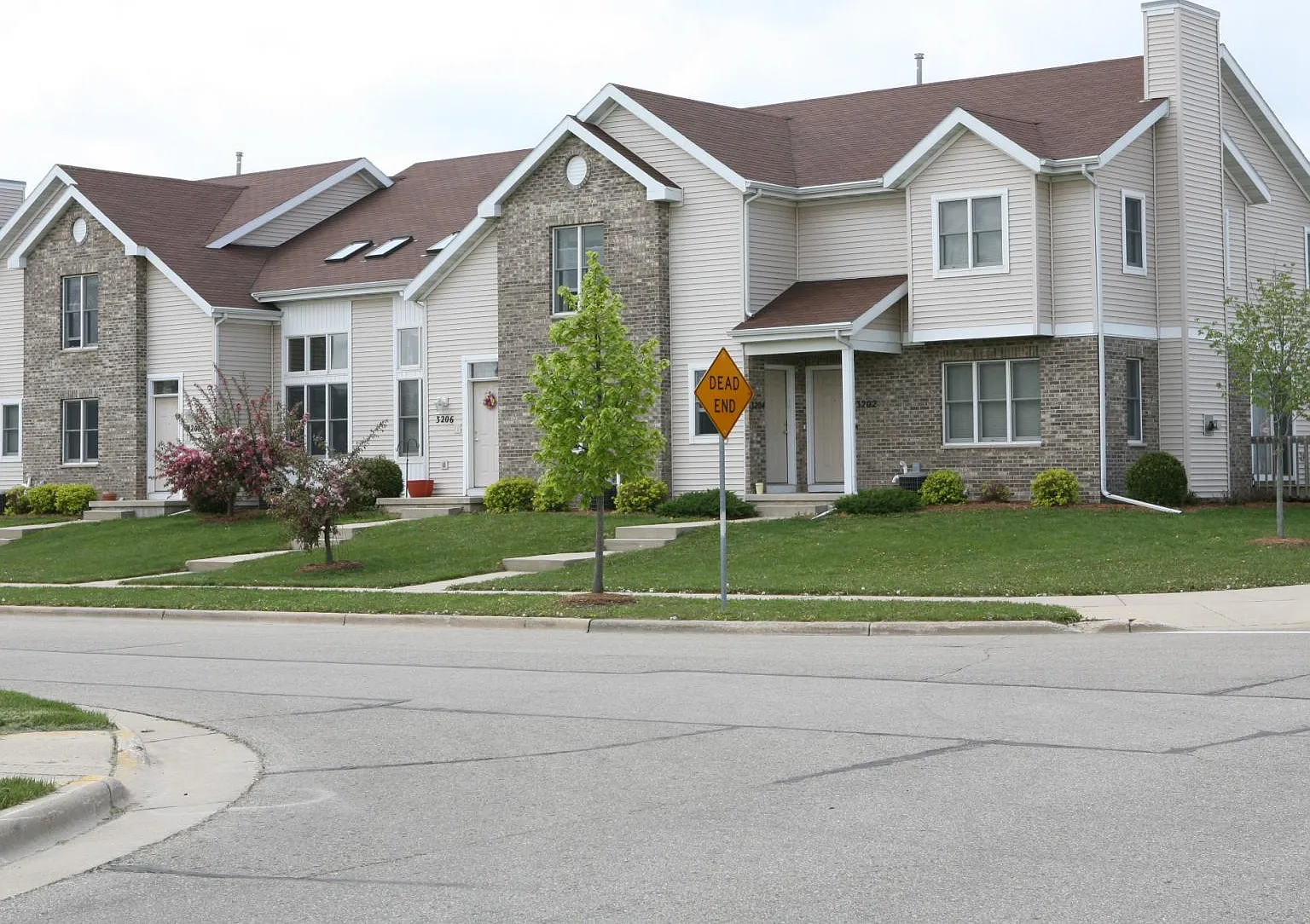 1 bed, 1.5 bath, 1310 sqft, $1,900 — Photo 4