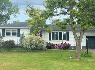 16 Berkshire Dr, Clinton, NY 13490