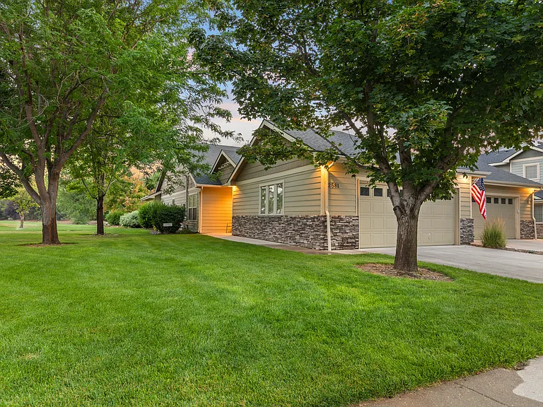 2581 S Gatewood Ln — Photo 1
