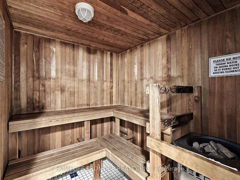 131 Beecroft Rd #203 — Photo 33