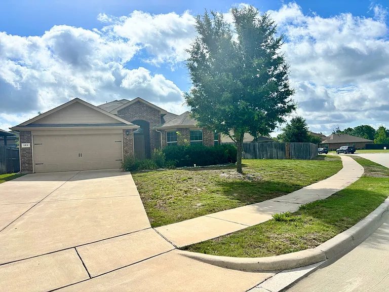 151 Creekview Dr — Photo 1