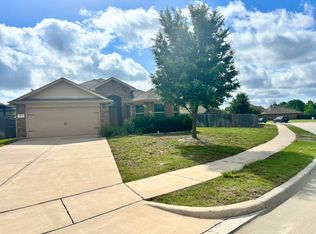 151 Creekview Dr, Azle, TX 76020