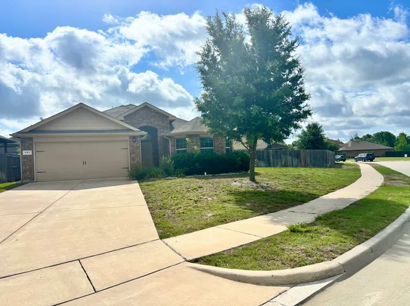 151 Creekview Dr, Azle, TX 76020