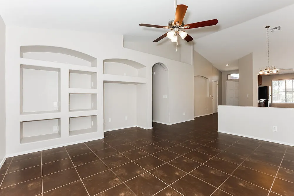 3 bed, 2.0 bath, 1447 sqft, $2,015 — Photo 4