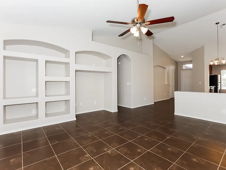 517 E Press Rd — Photo 4