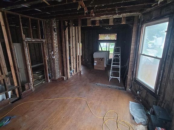 2nd image of 3031 W St Paul AVENUE