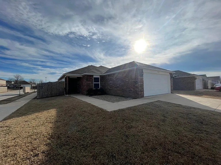 1322 S Scissortail Ln — Photo 2