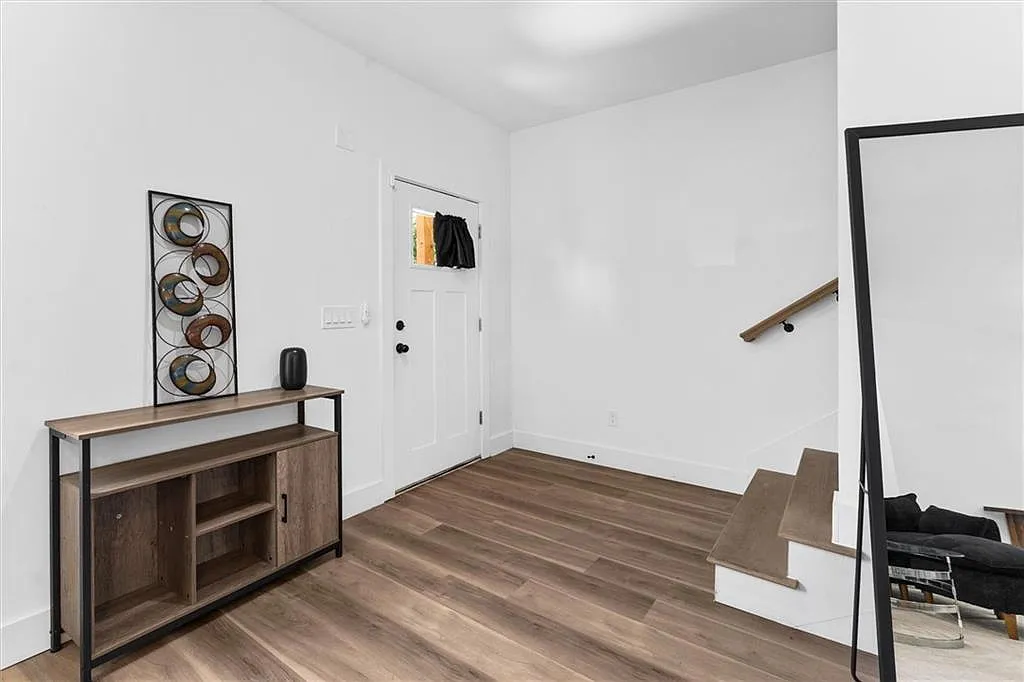 4 bed, 2.5 bath, 4770 sqft, $3,250 — Photo 2