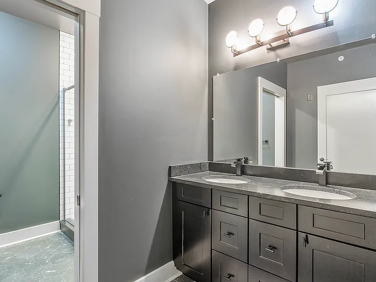 321 S Salina St #201 — Photo 10