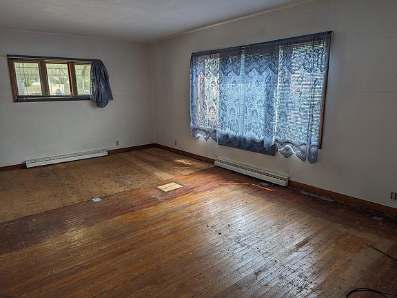 5th image of 734 E Illinois St