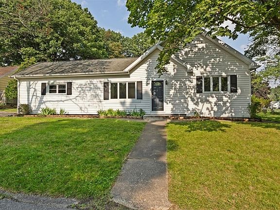 3rd image of 300 Eaton Rd