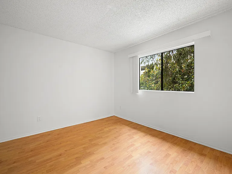 330 Pioneer Dr #6 — Photo 15