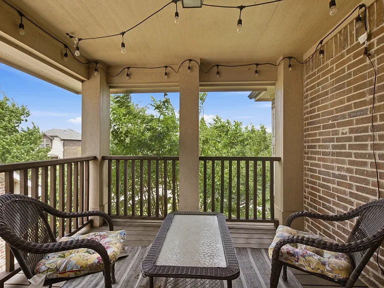 2304 Lynbridge Cir — Photo 32