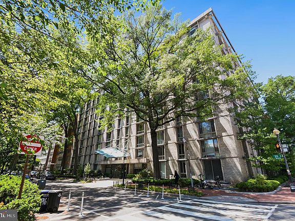 2nd image of 950 25th St NW #605N