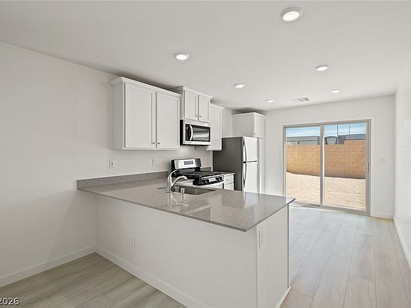 3rd image of 6724 Violet Cascade Ave