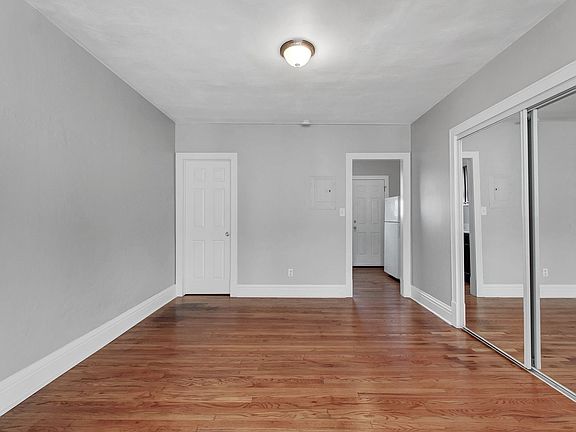 4th image of 3914 Hereford St APT 1N