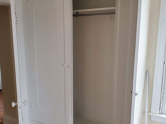 4th image of 2213 Mount Carmel Ave Floor 2