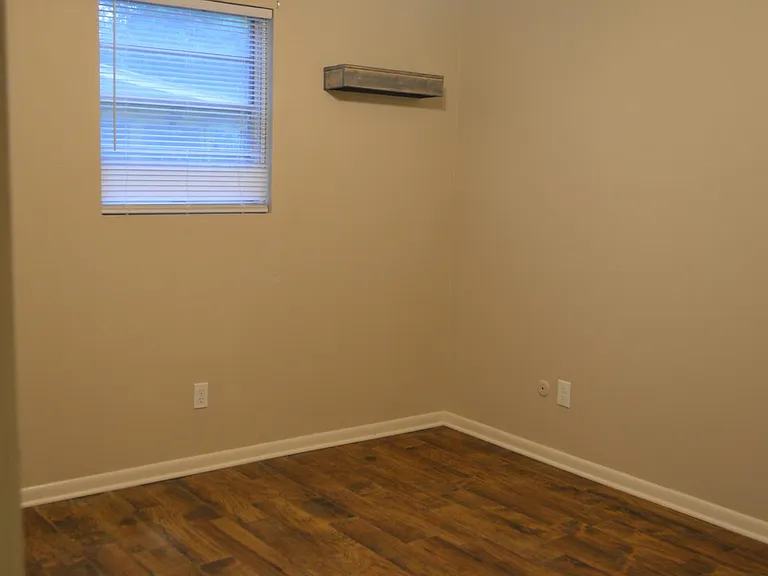 bedroom 3- 10 ft x 10 ft