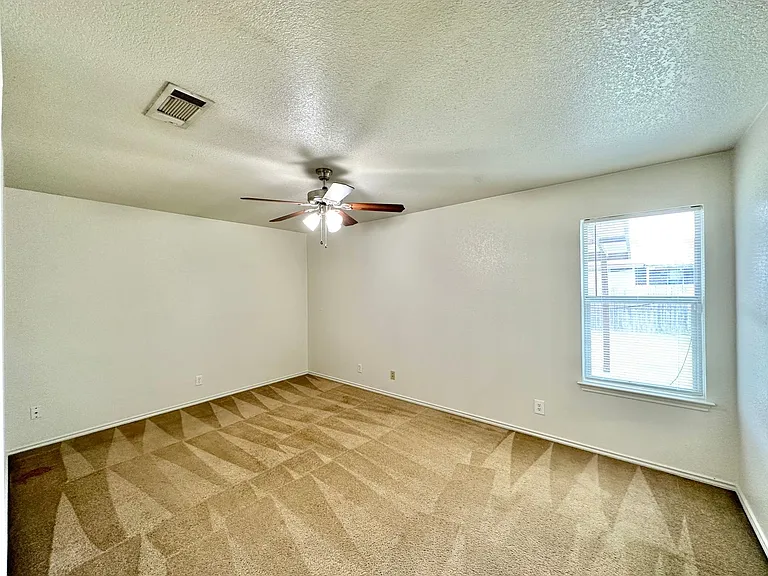 3900 Bolivar Dr — Photo 10