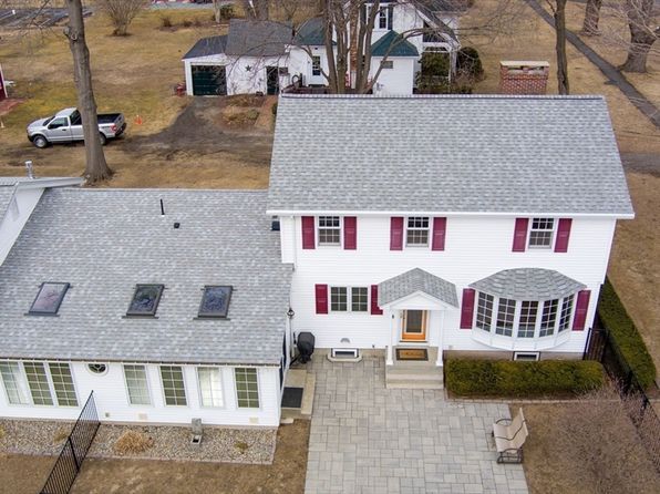 11 West St, Hadley, MA 01035