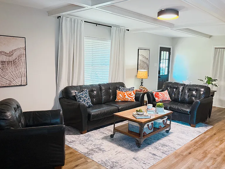 801 Egyptian Way — Photo 3