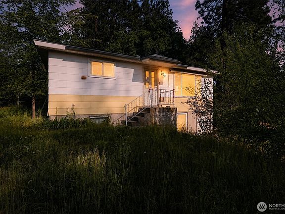 3rd image of 611 S Farr Rd