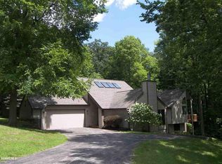 6 Woodway Ct, Galena, IL 61036
