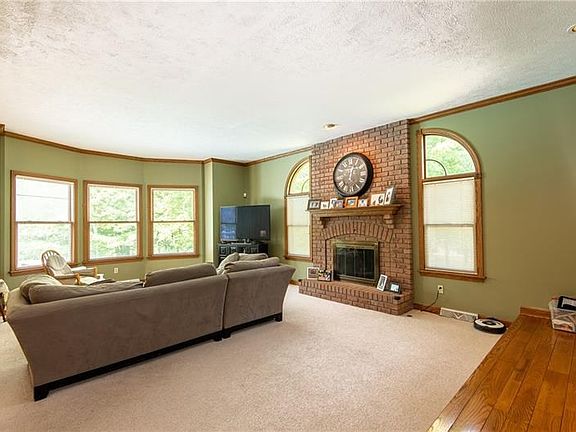 5th image of 1415 Foxwood Dr