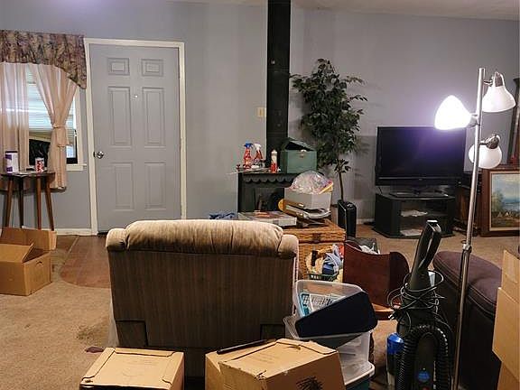 2nd image of 914 Hackberry St