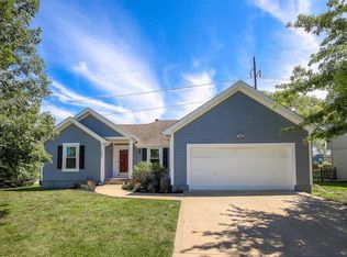 1061 E Pumpkin Ridge St, Gardner, KS 66030