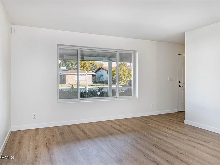 1303 W Devonshire St #1 — Photo 11