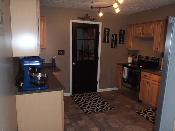 4th image of 153 Stacey Dr