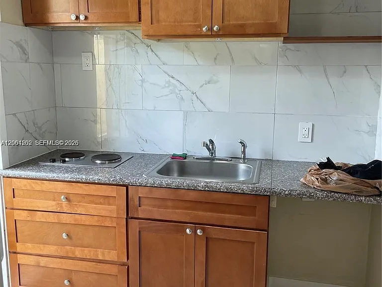 940 SW 4th Ave #2 — Photo 3