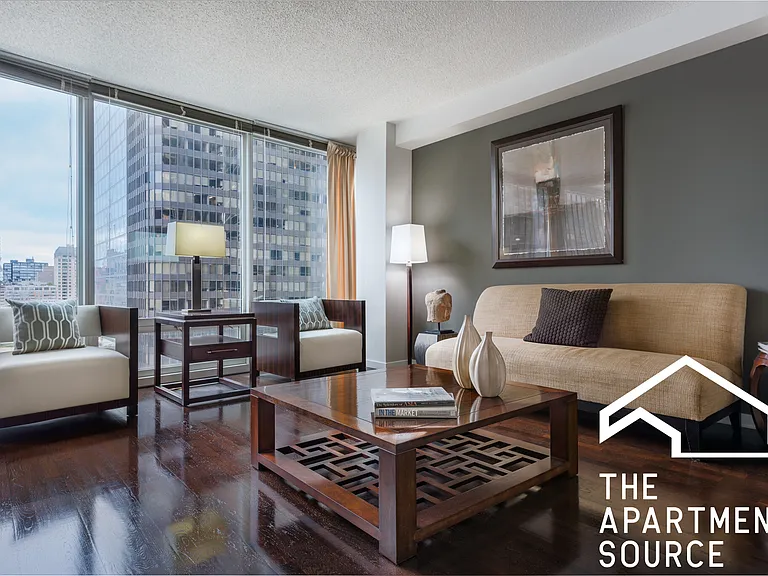 345 E Ohio St #1BR1BA — Photo 5