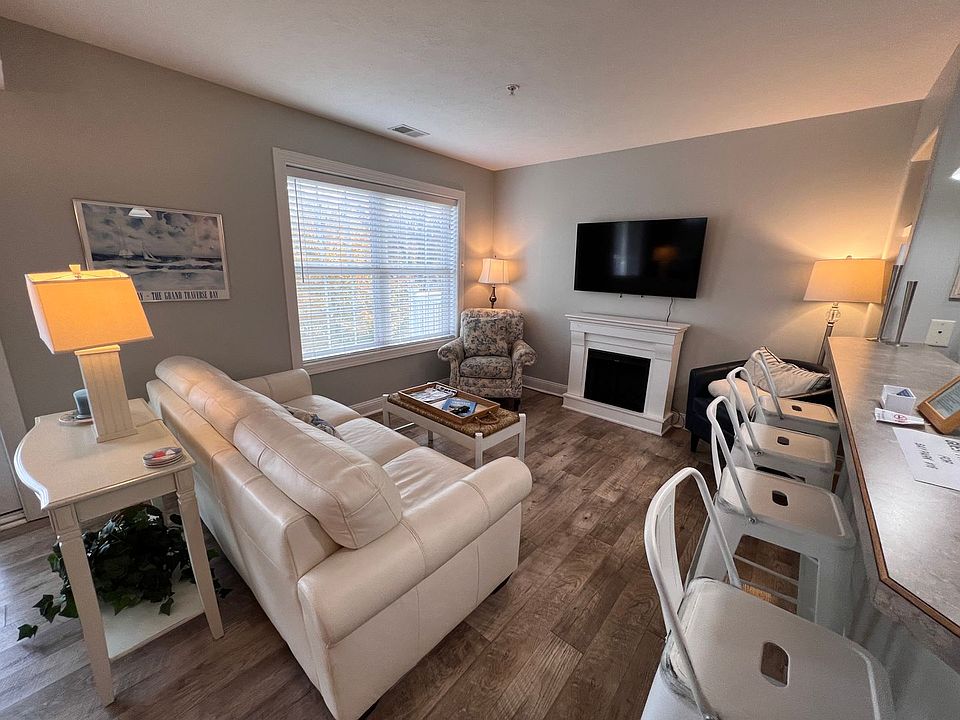 1st image of 100 Hope St Suite 16