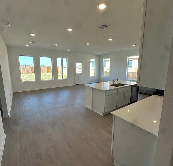 830 Heaven Dr — Photo 2