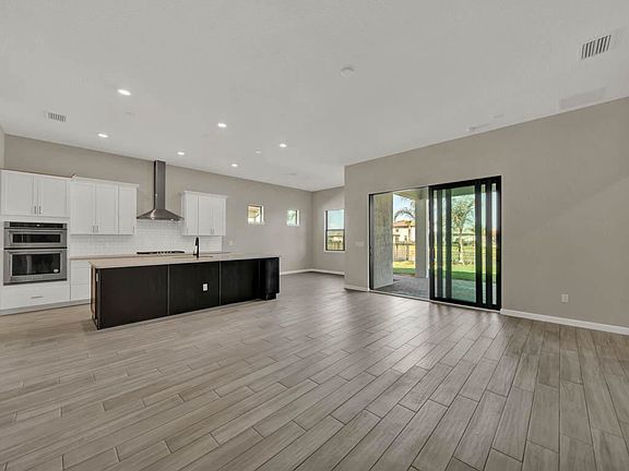 5th image of 643 SE Villandry Way